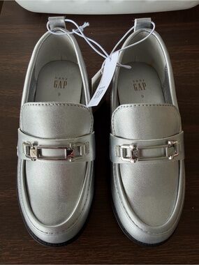 NEW Toddler girl GAP loafers size 9